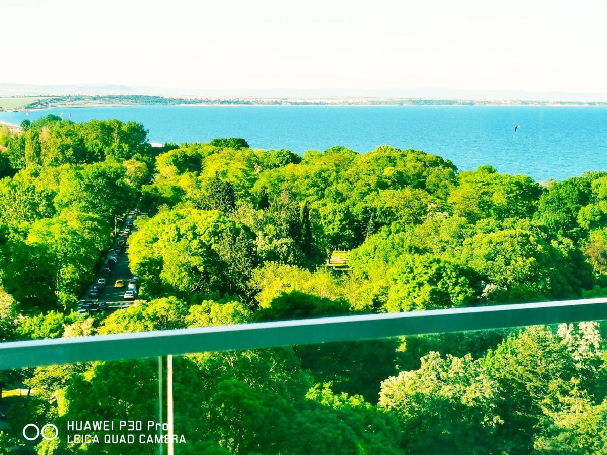 Luxury Apartments Alix Burgas Esterno foto