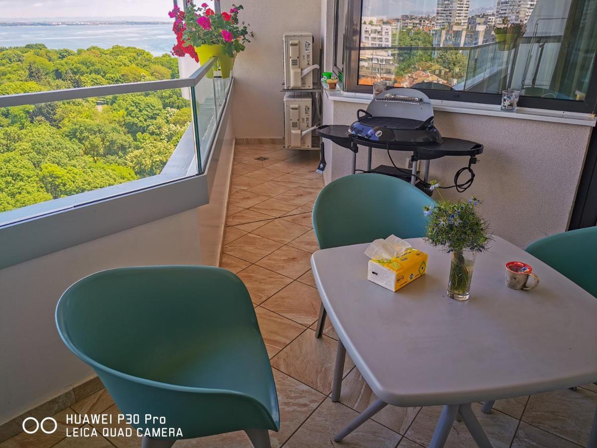 Luxury Apartments Alix Burgas Esterno foto