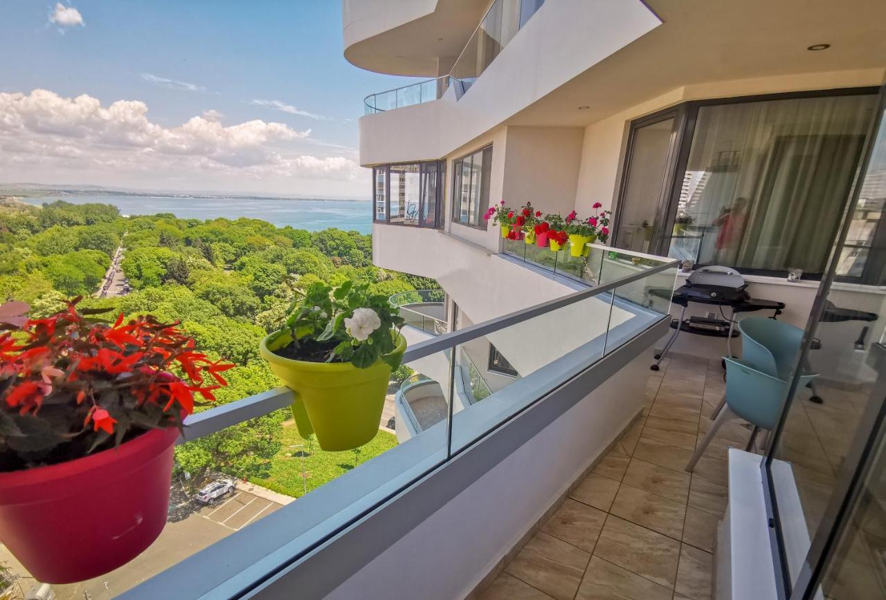 Luxury Apartments Alix Burgas Esterno foto