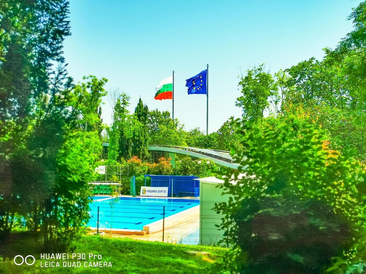 Luxury Apartments Alix Burgas Esterno foto