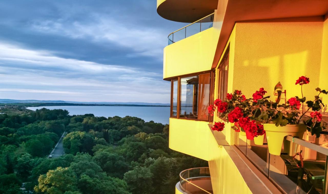 Luxury Apartments Alix Burgas Esterno foto